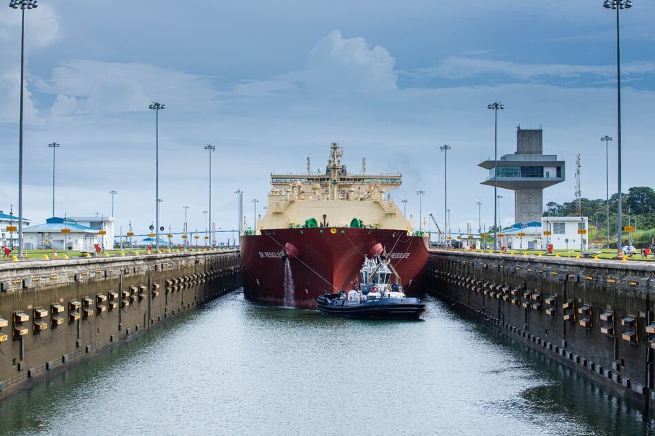 Canal de Panamá logra el tránsito 10 mil en las esclusas ampliadas