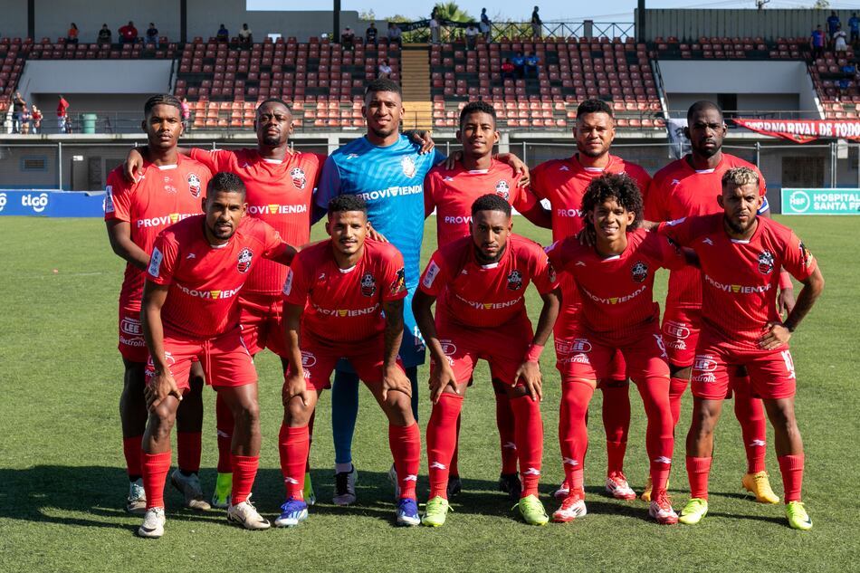 San Francisco golea al líder Universitario y se mete a playoffs