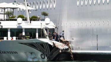 Crucero choca en Venecia, desata el pánico y reaviva controversia sobre permisos de navegación