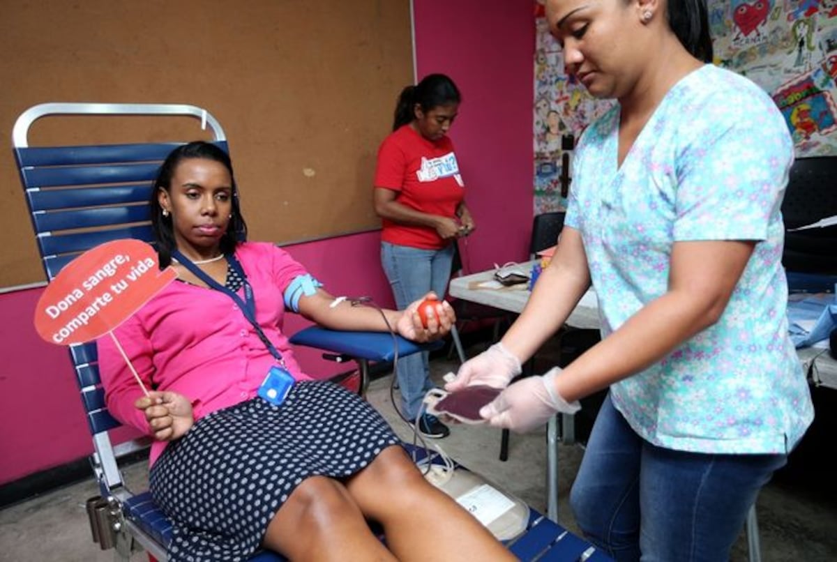 Colaboradores de Corporación La Prensa donan su sangre