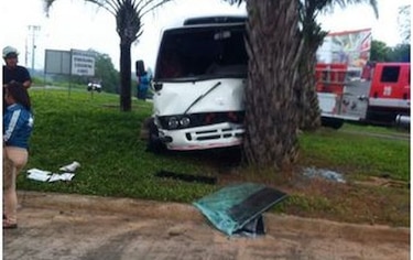 Colisión de 'coaster' en La Chorrera deja 15 heridos