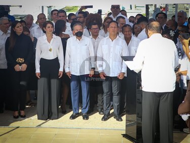 Romería al cementerio Amador marca el inicio de las festividades por el mes de la patria