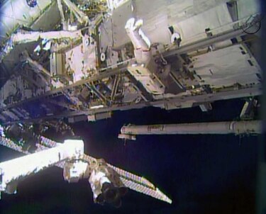 Concluye con éxito primera salida espacial para reparar avería de la EEI