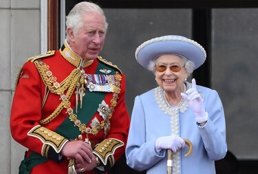 Enrique y Meghan centran la atención en misa del jubileo sin la presencia de la reina Isabel II