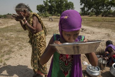 India: Gobierno prohíbe cocinar de día debido a ola de calor; van 300 muertos