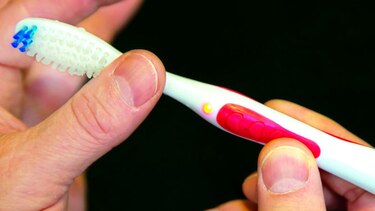 Cepillo dental que elimina la placa con iones