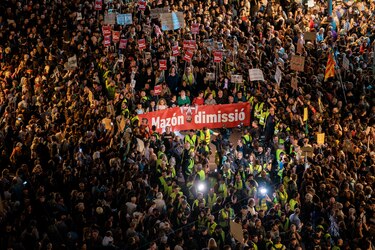 Una marea humana toma el centro de València para exigir la dimisión de Mazón y su Consell