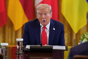 Trump dice que Venezuela pagará alto precio si no readmite a sus presos que están en Estados Unidos