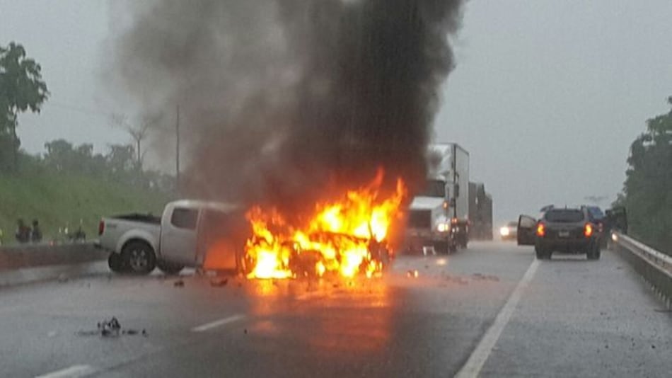 Cinco personas mueren cuando dos vehículos chocan de frente en Tolé