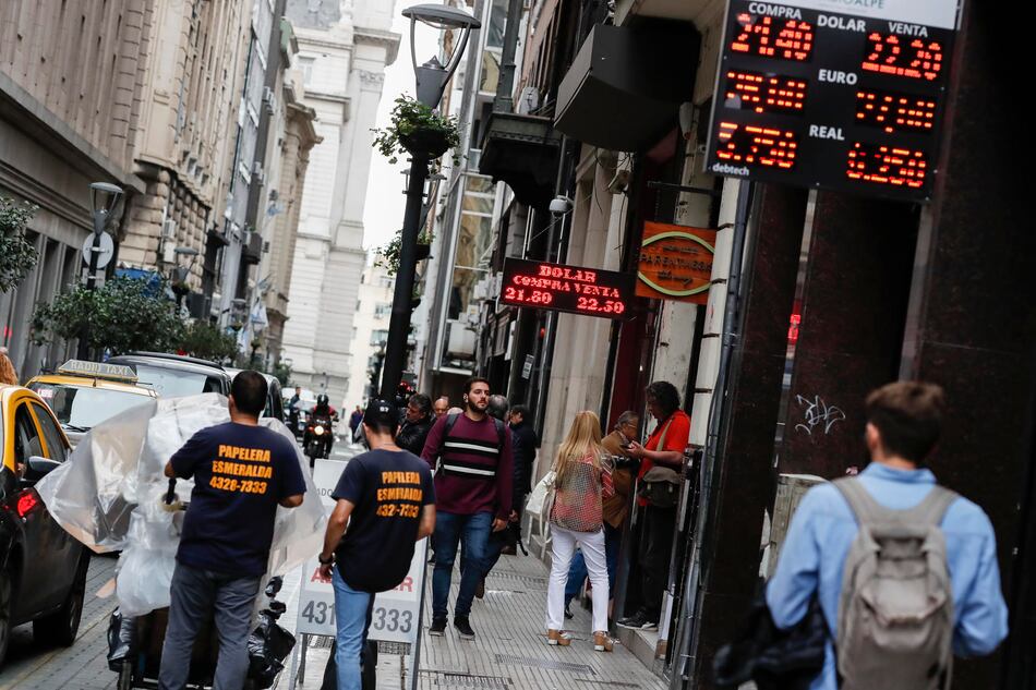 Gobierno argentino anuncia medidas para paliar el efecto de la devaluación de la moneda