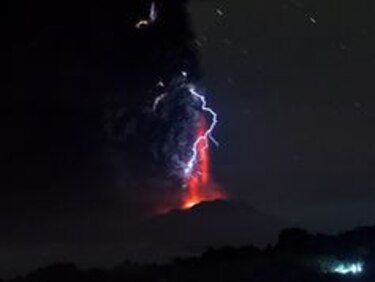 Presidenta Bachelet viajará a zona de erupción del volcán Calbuco en Chile