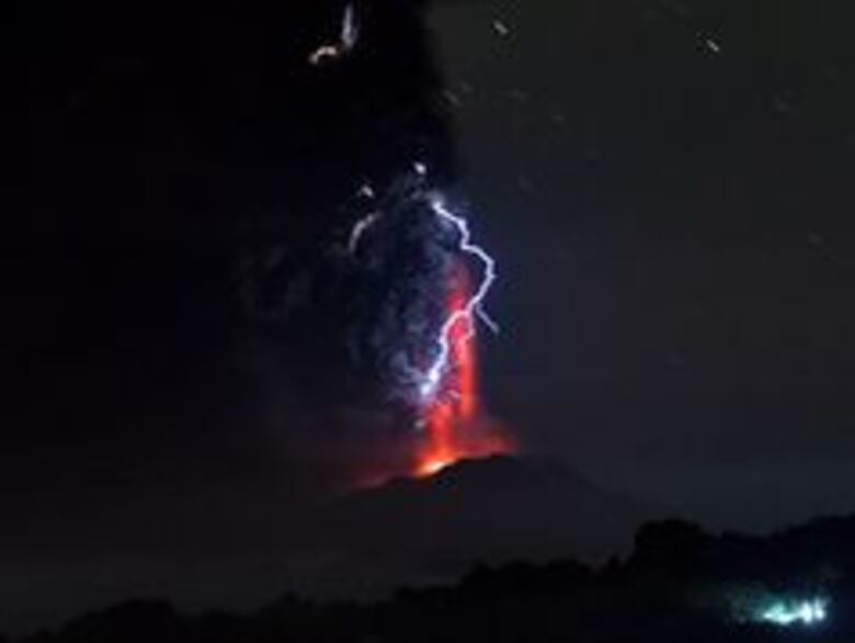 Presidenta Bachelet viajará a zona de erupción del volcán Calbuco en Chile