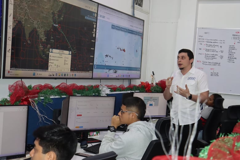 Zúñiga pide acelerar acciones contra la pesca ilegal tras reunión con la ARAP