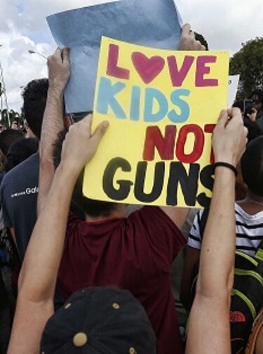 Estudiantes en Estados Unidos protestan contra la violencia