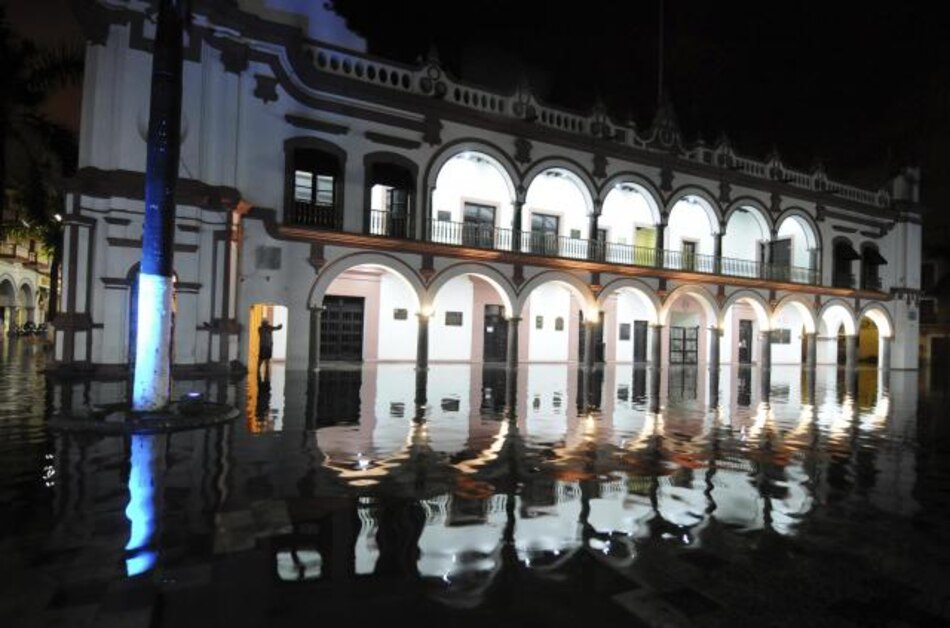 Tormenta tropical 'Fernand' se debilita a su paso por el interior de México