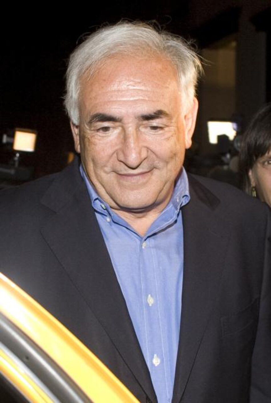 Strauss-Kahn recibe su pasaporte dos días después de retirarse los cargos