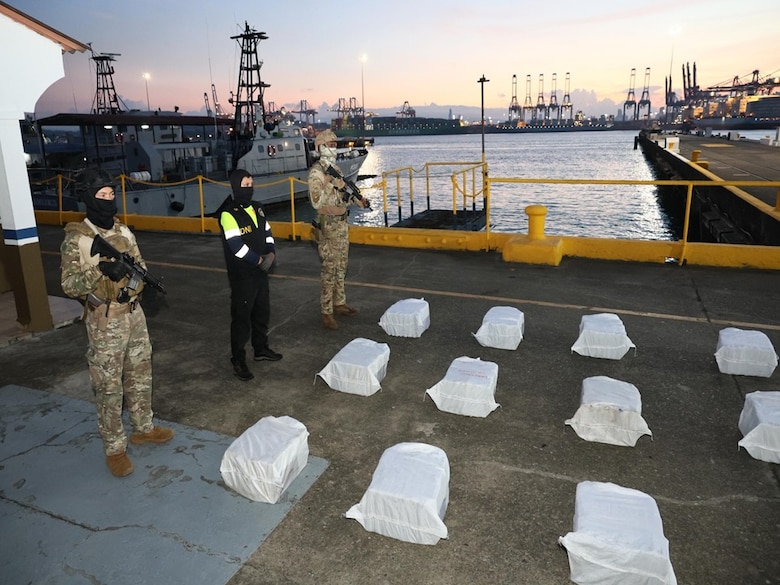 Transbordo de cocaína en contenedores expone desafíos en los puertos panameños