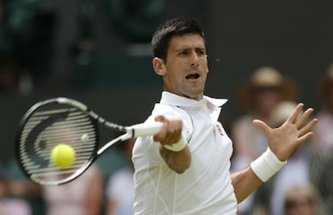 Novak Djokovic remonta y avanza a tercera ronda en Wimbledon