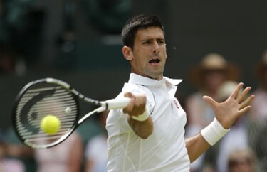 Novak Djokovic remonta y avanza a tercera ronda en Wimbledon