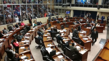 Ministra de Educación se ausenta de comparecencia en la Asamblea