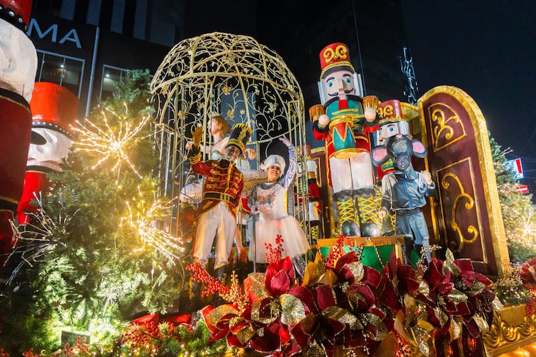 Más de 300 mil personas en el desfile de Navidad de ciudad de Panamá