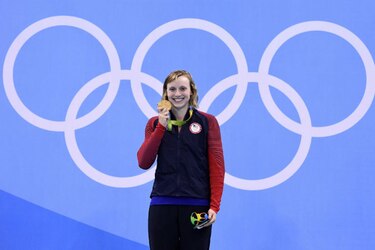 Ledecky gana oro en 800m libres femenino y pulveriza récord mundial