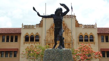 Exhuman restos de expresidente Juan Demóstenes Arosemena