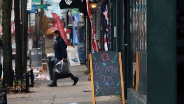 Nueva York vuelve a replegarse ante nueva ola de la Covid-19 que azota a Estados Unidos