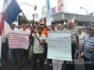 Jubilados reabren la Avenida Cuba