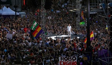 Miles de personas en Madrid apoyan retiro de confianza a Mariano Rajoy