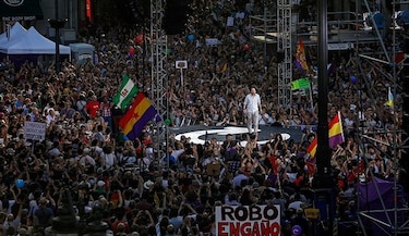 Miles de personas en Madrid apoyan retiro de confianza a Mariano Rajoy