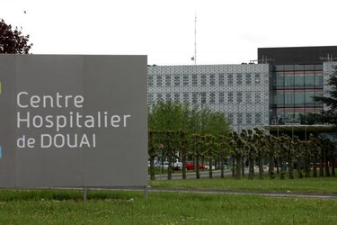 Francia confirma tres casos negativos de coronavirus y analiza dos más