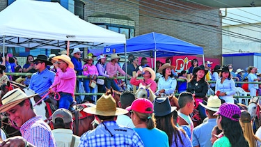 Domingo de vaqueros y políticos