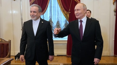 El superyate ruso vinculado a un aliado de Putin que navegó por el estrecho de Ormuz a pesar del bloqueo