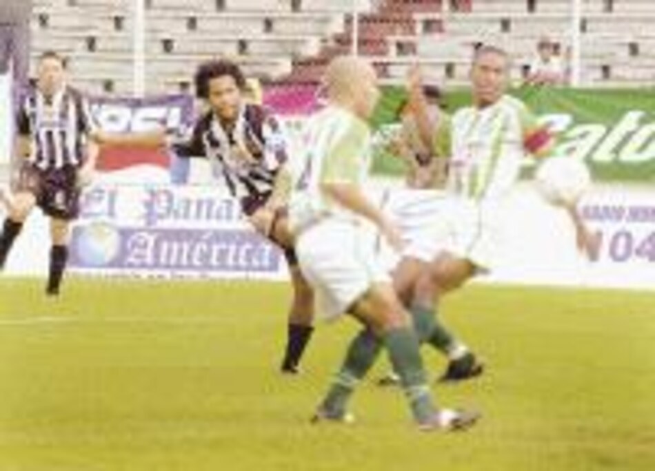 Cristóbal Tenorio busca suerte en Colombia