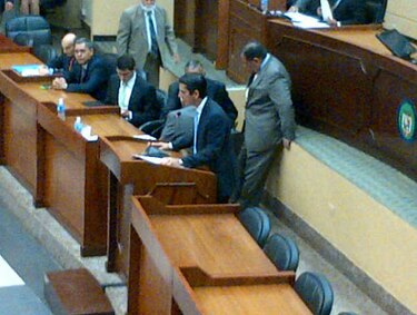 Roux presenta en la Asamblea proyecto para que Panamá vuelva al Parlacen