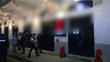 Autoridades sorprenden a unos 60 menores de edad dentro de un bar en Casco Antiguo