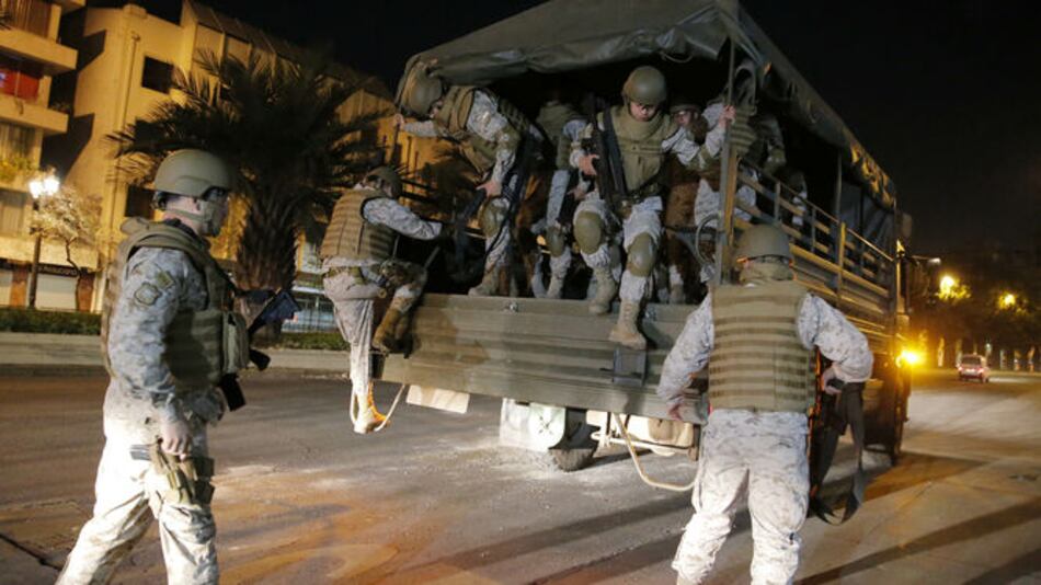 Santiago de Chile, bajo estado de emergencia tras un viernes de furia