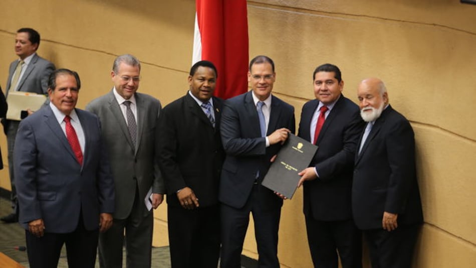 Aprueban en tercer debate reformas a la 'ley blindaje'