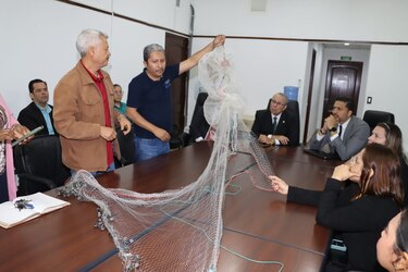 Especialistas mexicanos proponen red de pesca más sostenible para la pesca artesanal de camarón en Panamá