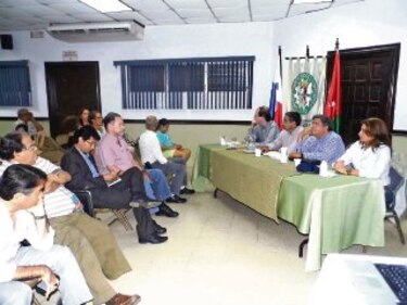 Comerciantes llaman a la resistencia civil