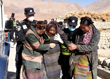 La cifra de muertos por el terremoto en el Tíbet se eleva a 126