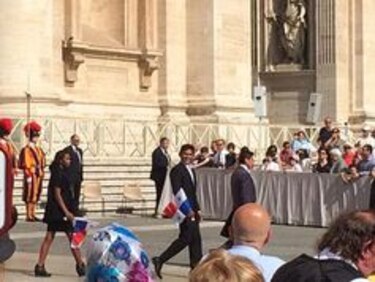 Por pintar un cuadro, joven panameño conoce al papa Francisco
