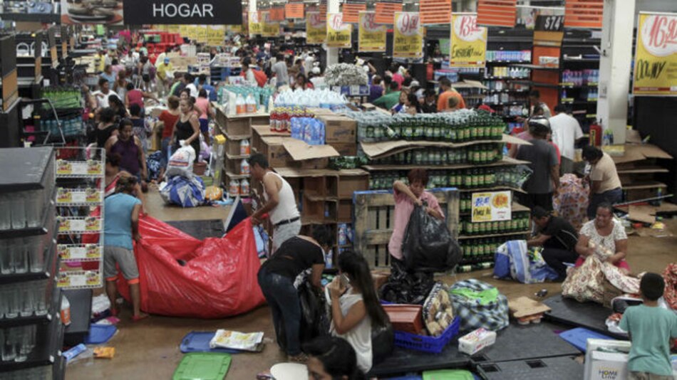 'Gasolinazo' en México causa nuevos saqueos y deja un policía muerto