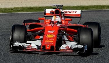 Sebastian Vettel y Ferrari marcan el paso