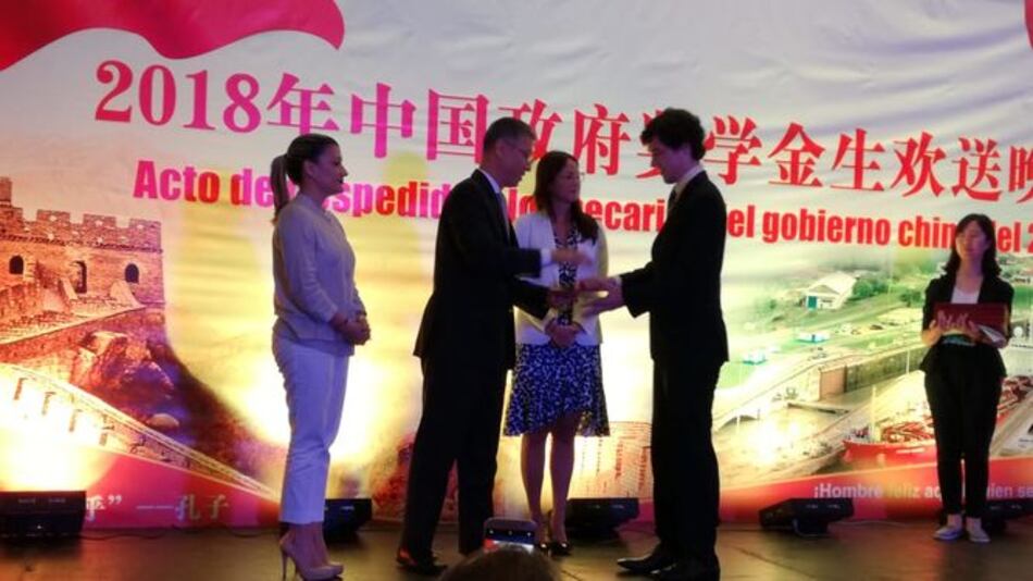 Seleccionan al primer grupo de becarios tras inicio de relaciones diplomáticas con China