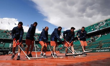 Aplazan partidos del cuadro masculino por la lluvia; Nadal y Djokovic tienen que esperar