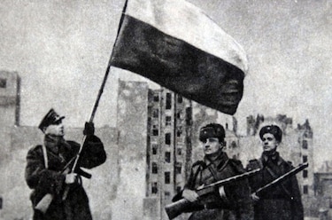 El niño que pasó 2 años escondido en un bosque para escapar de los nazis