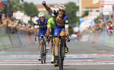 Trabajo en equipo le permite a Trentin ganar etapa 18 del Giro de Italia