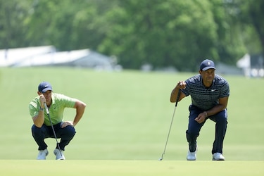 Mcllroy toma liderato del Campeonato de la PGA, Scheffler y Rahm tropiezan y Tiger sufre